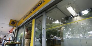 Bancos voltam a funcionar normalmente nesta sexta-feira