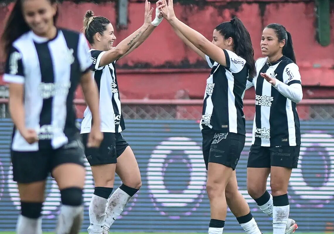 Corinthians e Arsenal duelam na final da Copa das Campeãs da Fifa