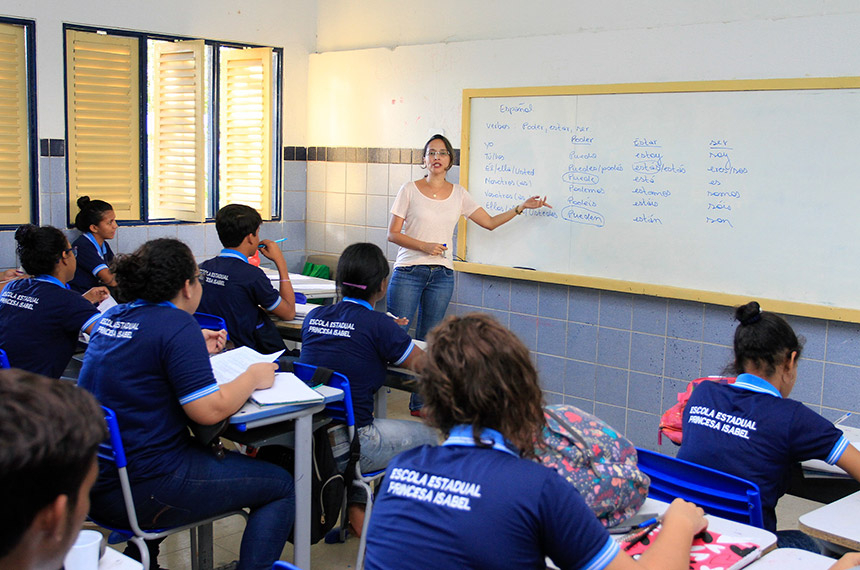 Medida provisória reajusta piso do magistério para R$ 5,1 mil em 2026 — Senado Notícias