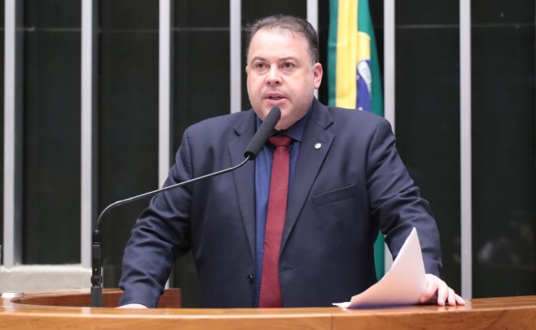Comissão aprova programa para treinar prefeitos e servidores sobre lei de antenas – Notícias