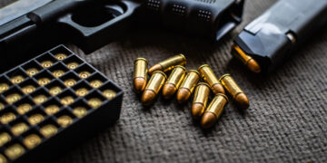 Projeto que autoriza fábricas civis de armas aguarda votação na CRE — Senado Notícias