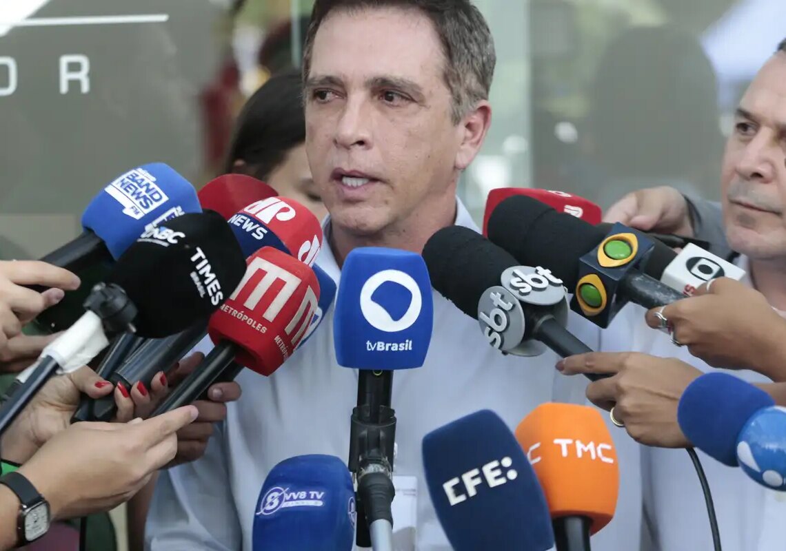 Médico de Bolsonaro confirma traumatismo craniano leve