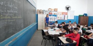 Tributação sobre bets poderá garantir isenção de IR a professores — Senado Notícias