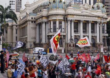 Manifestação no Rio lembra 8 de janeiro e rejeita anistia a golpistas