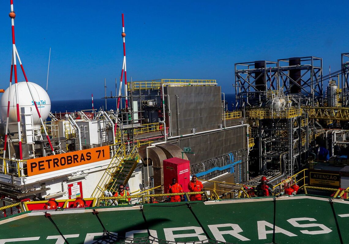 Produção de petróleo e gás atinge 4,921 milhões de barris em novembro