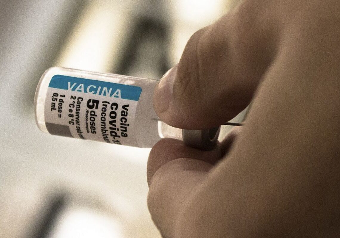 Após cinco anos de vacinação, covid recua, mas ainda preocupa