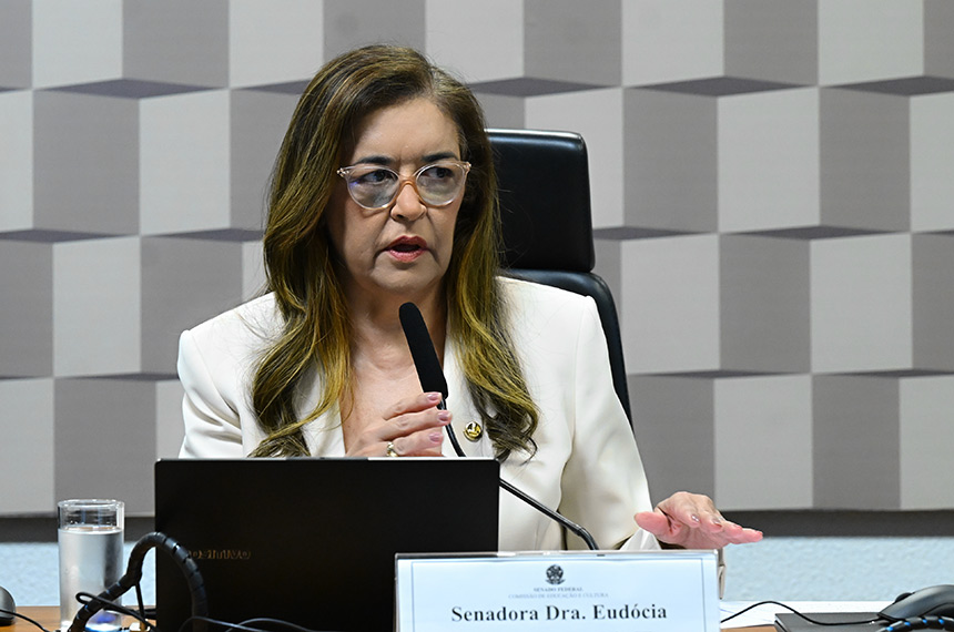 Projeto que proíbe alterações no texto da Bíblia está na pauta da CE — Senado Notícias
