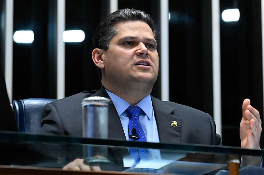 Presidente do Senado anuncia prioridade para projetos sobre maus-tratos a animais — Senado Notícias