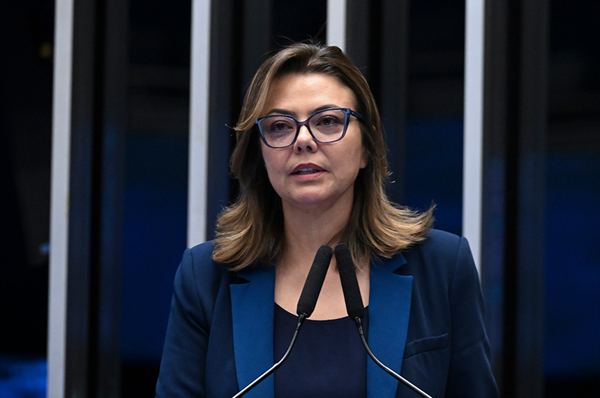Projeto que reestrutura carreira de servidores da Câmara segue para sanção — Senado Notícias