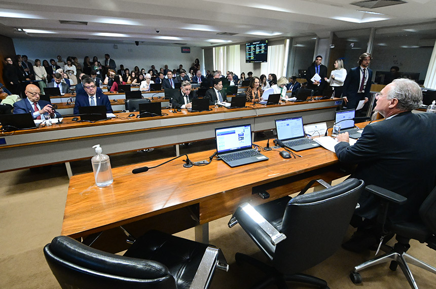 grupo de senadores se reúne com diretor da PF e presidente do STF — Senado Notícias