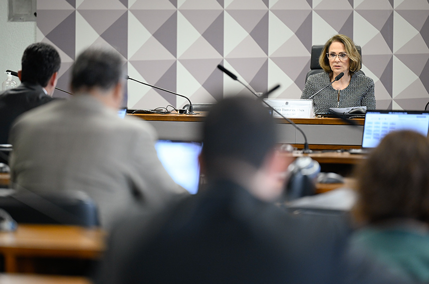 CDH adia análise de cota em universidade para egresso de programa de acolhimento — Senado Notícias