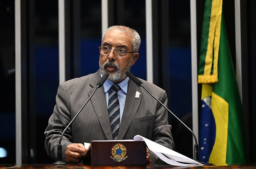 Paim defende Estatuto dos Cães e Gatos — Senado Notícias