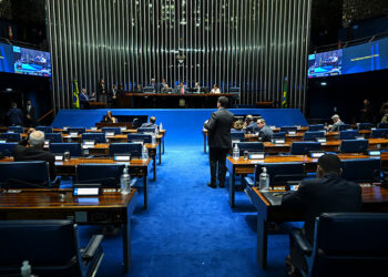 Volta à Câmara projeto que determina prisão federal para quem mata policial — Senado Notícias