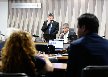 Comissão quer ouvir ministros sobre repasses a escolas de samba do RJ — Senado Notícias