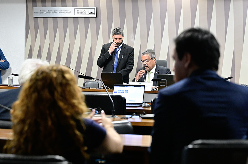 Comissão quer ouvir ministros sobre repasses a escolas de samba do RJ — Senado Notícias