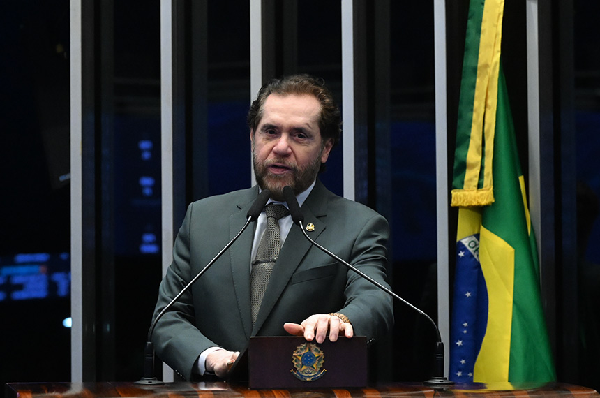 Plínio Valério defende mandatos para ministros do STF — Senado Notícias