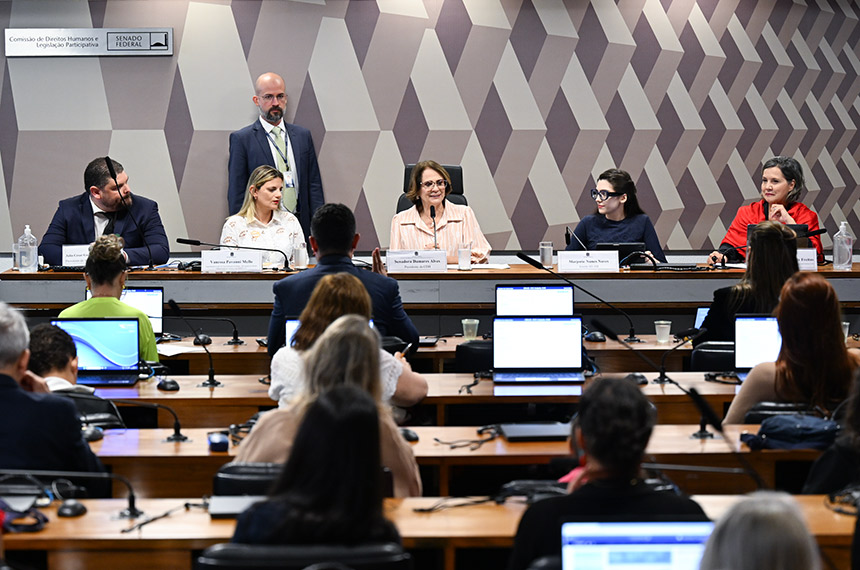 Debatedores pedem identificação precoce e ações pedagógicas para superdotados — Senado Notícias