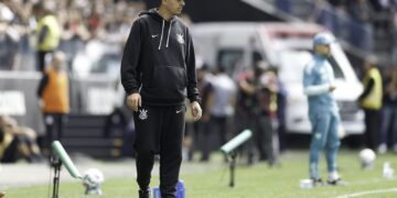 Técnico Lucas Piccinato é demitido da equipe feminina do Corinthians