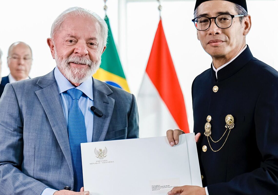Lula recebe credenciais de nove novos embaixadores