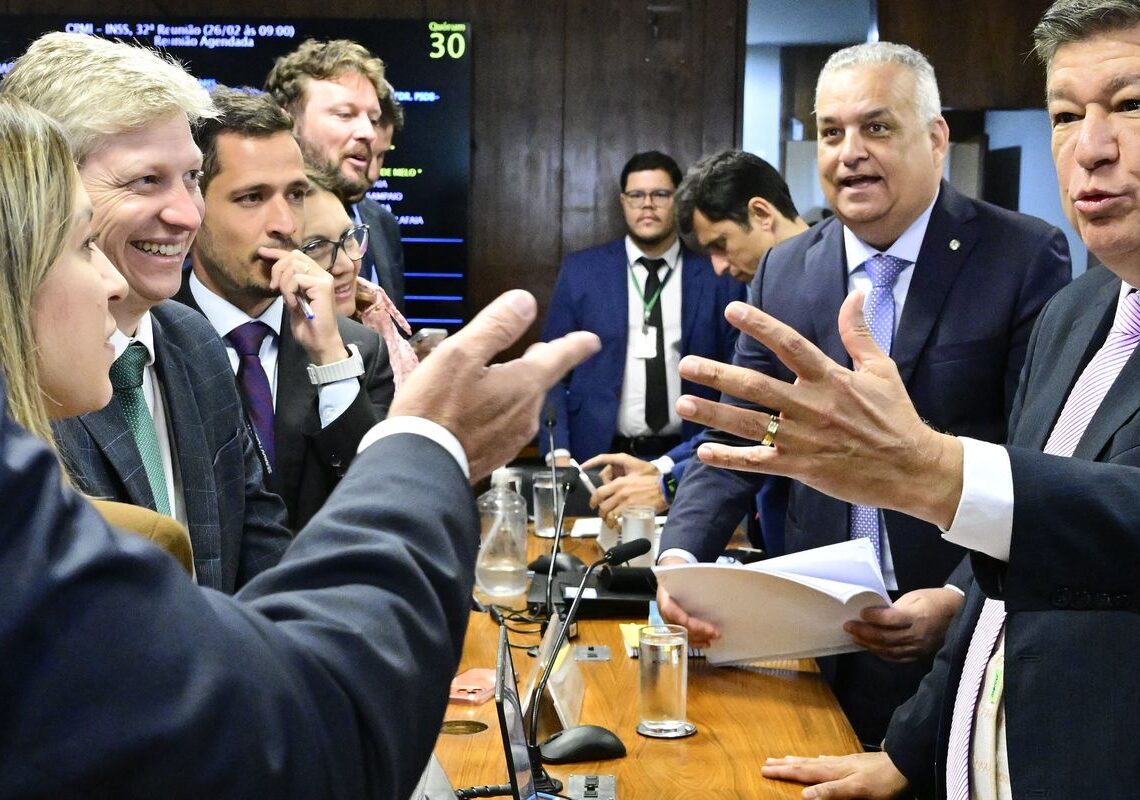 CPMI do INSS aprova quebra de sigilo de Lulinha e convoca André Moura