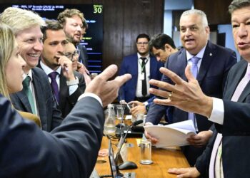 CPMI do INSS aprova quebra de sigilo de Lulinha e convoca André Moura