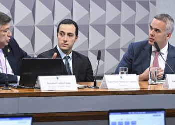 Empresário se mantém em silêncio em depoimento à CPMI do INSS