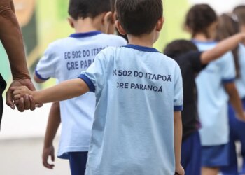 Alunos de escola no DF são “punidos” com flexão e PMs são afastados