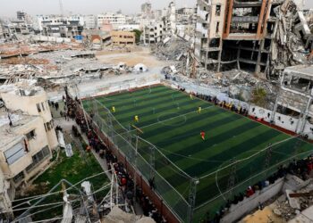 Futebol volta a campo de Gaza, em meio a perdas e ruínas da guerra