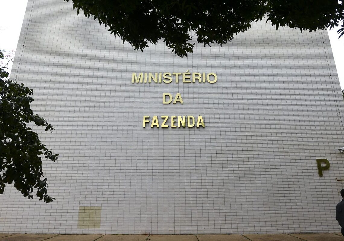 Saída de Haddad do governo depende de reunião entre Lula e Trump