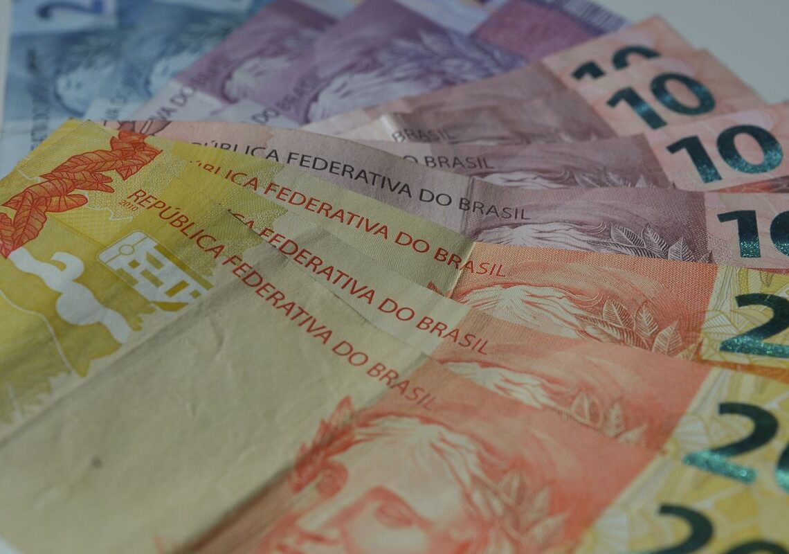 Renda domiciliar per capita chega a R$ 2.316 em 2025, diz IBGE