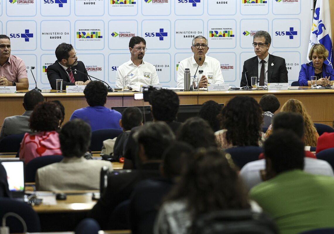 Saúde anuncia 3 mil vagas de residência e 900 para especialistas
