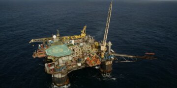 Produção de petróleo e gás no país cresce 13,3% em 2025 e bate recorde