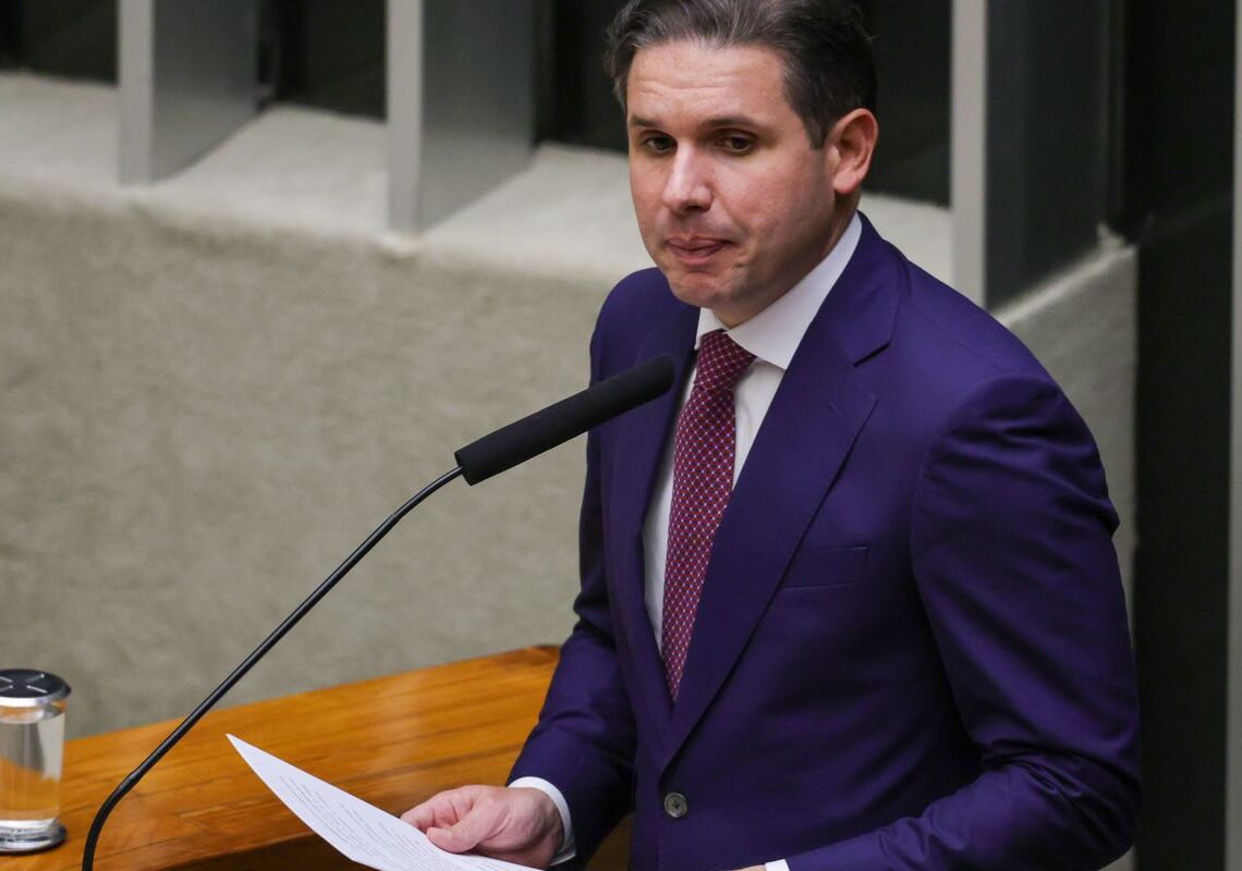 Motta promete avançar sobre escala 6×1 e trabalho por aplicativos