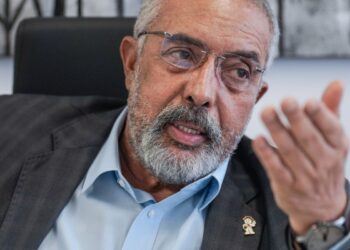 Não há mais razão para manter escala 6×1 e jornada de 44h, diz senador
