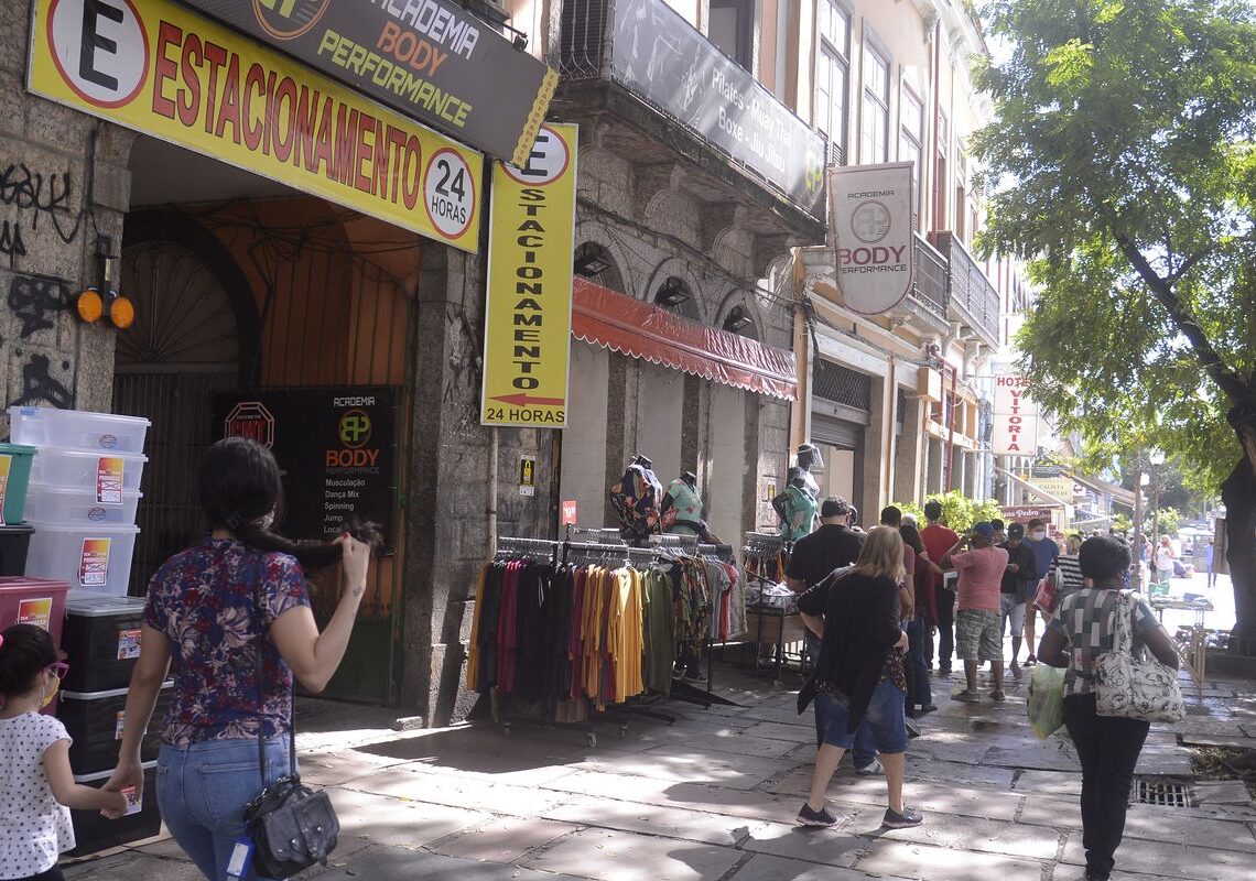 Vendas no comércio varejista fecham 2025 com alta de 1,6%