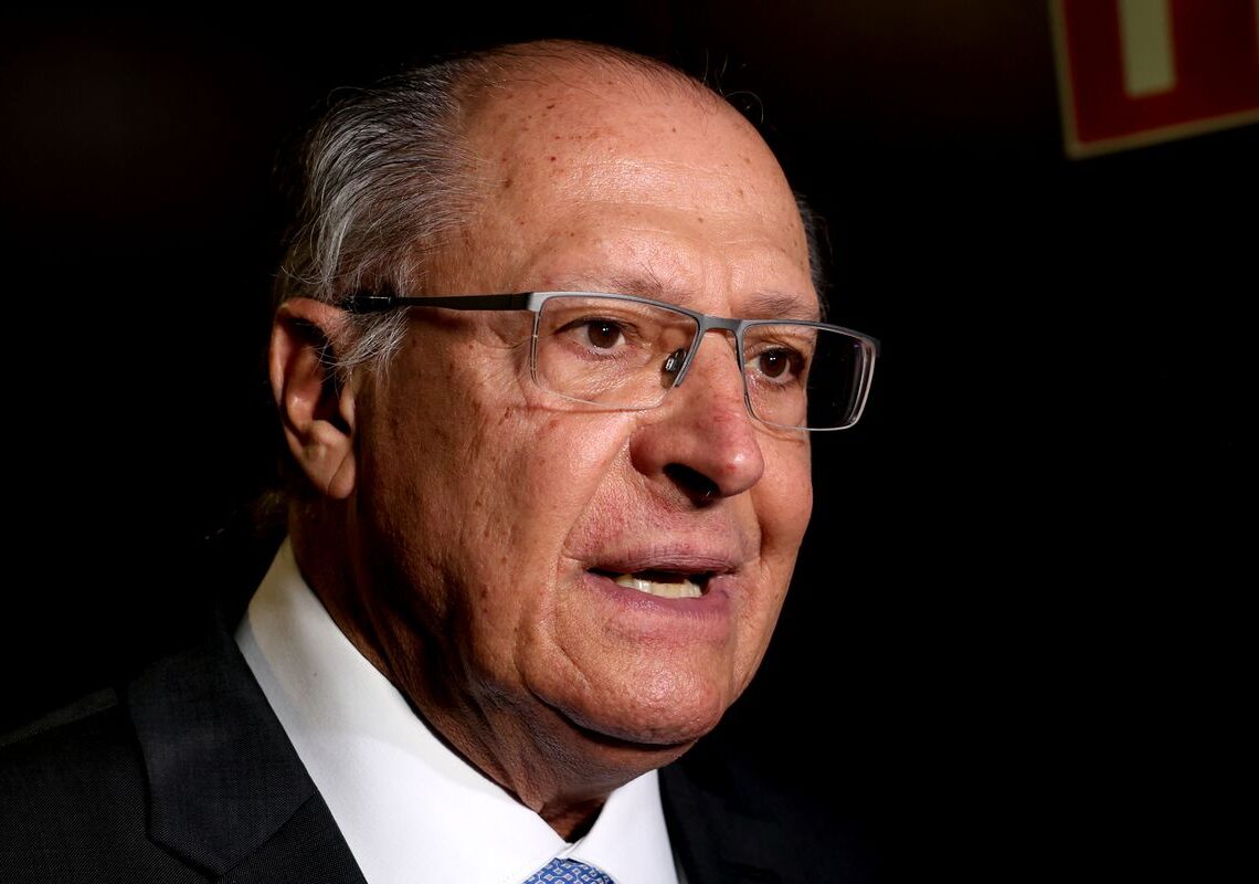 Governo prioriza abastecimento e segurar preço do diesel, diz Alckmin