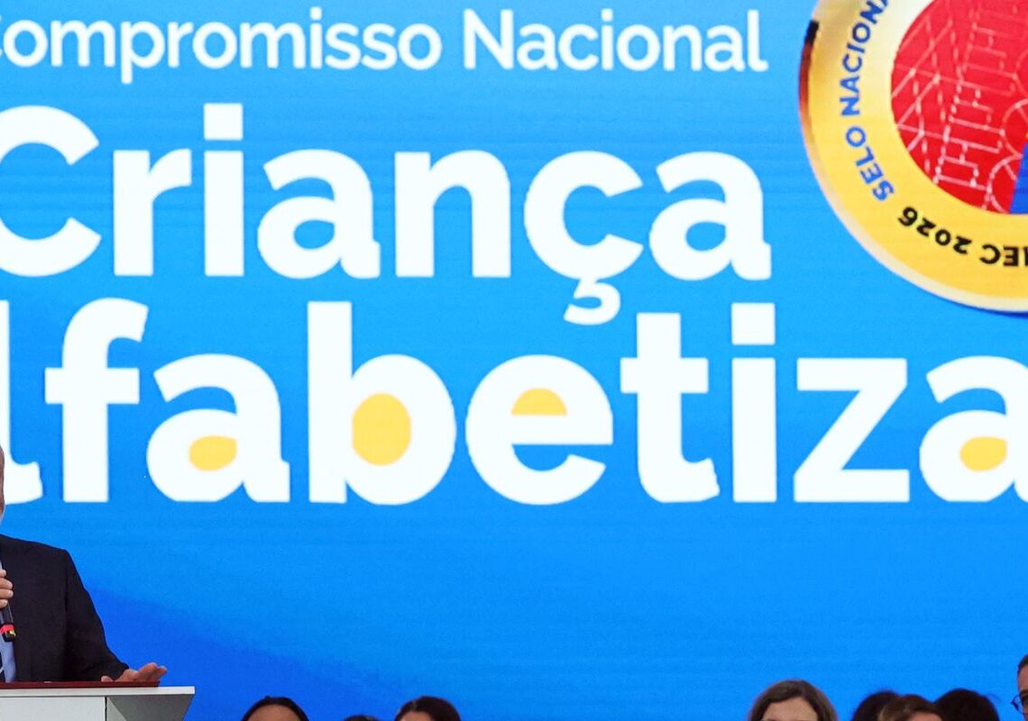 Brasil atinge meta com 66% das crianças alfabetizadas em idade certa
