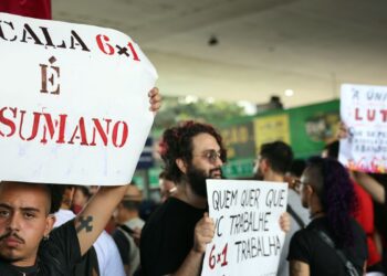 Oito em cada 10 brasileiros de até 40 anos defendem fim da escala 6×1