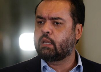 Cláudio Castro diz que sai do governo do Rio “de cabeça erguida”