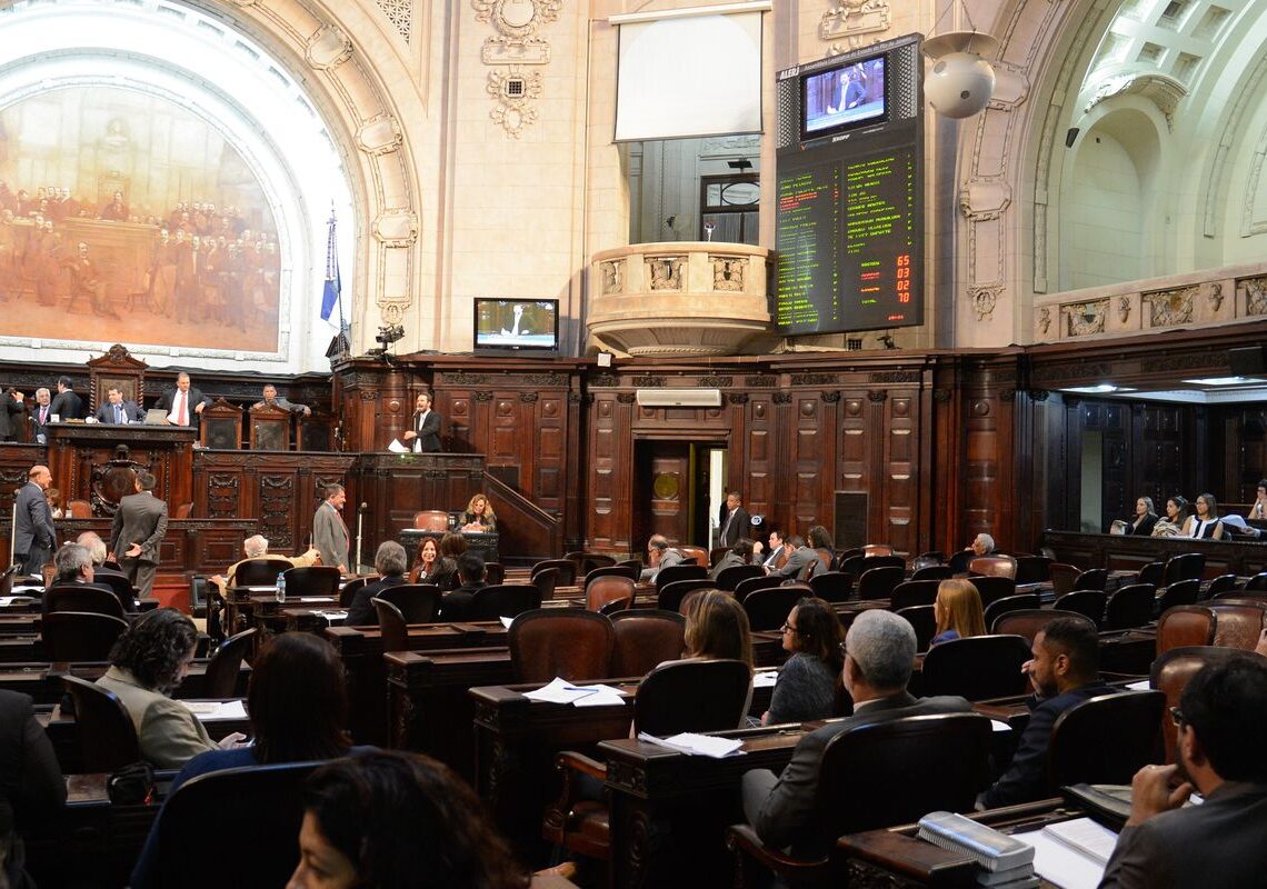 TRE-RJ marca para terça recontagem de votos após cassação de Bacellar