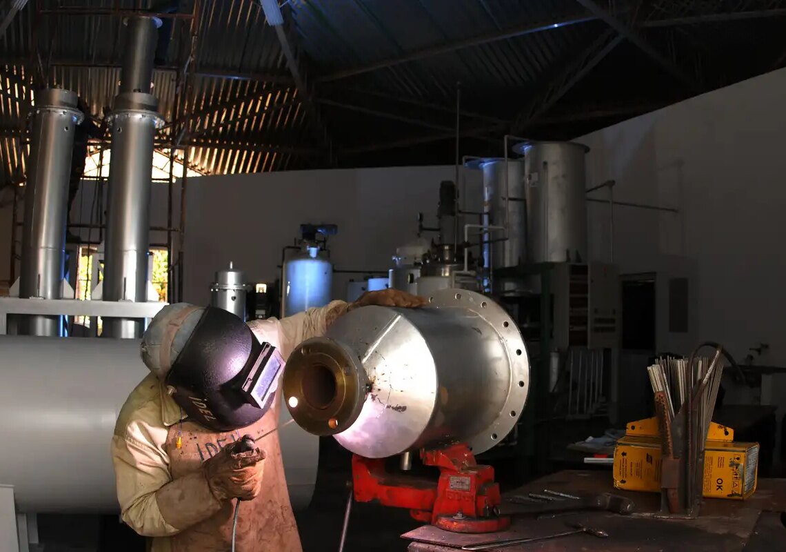 Faturamento da indústria sobe 2,3% em janeiro, mas está abaixo de 2025