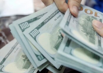 Dólar sobe a R$ 5,30, e Ibovespa cai 2,25% com tensão global