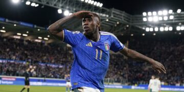 Itália vence e continua viva na luta por vaga para a Copa do Mundo