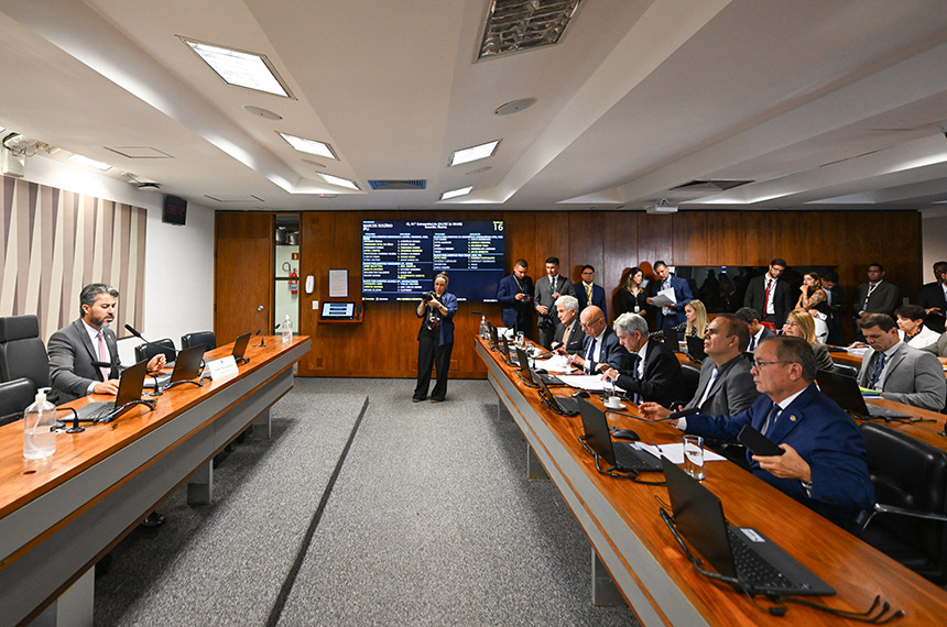 Comissão vota criação de lista de proibição de embarque aéreo — Senado Notícias