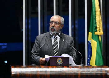 Paim defende redução da jornada para 40 horas — Senado Notícias