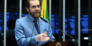 Plínio Valério critica proposta que altera regras para impeachment de ministros do STF — Senado Notícias