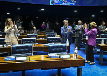 Aumento gradual da licença-paternidade vai à sanção presidencial — Senado Notícias