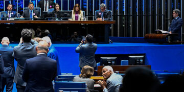 Senado aprova reestruturação de carreiras federais com 13 mil novos professores — Senado Notícias