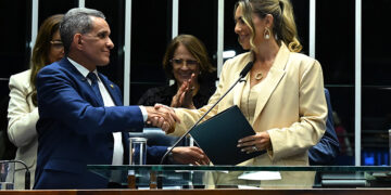 Mecias deixa mandato; Roberta Acioly é a nova senadora por Roraima — Senado Notícias