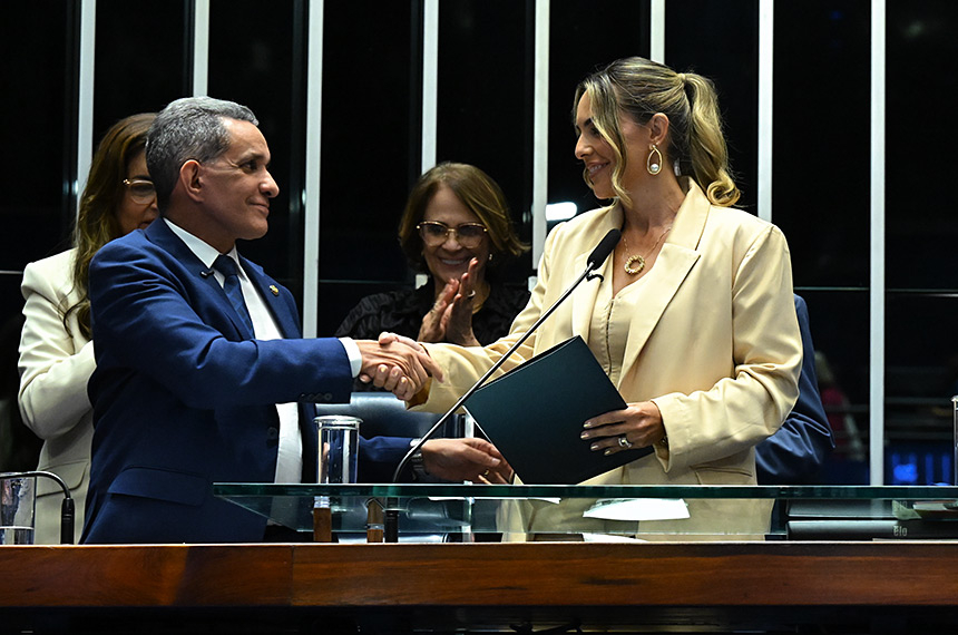Mecias deixa mandato; Roberta Acioly é a nova senadora por Roraima — Senado Notícias